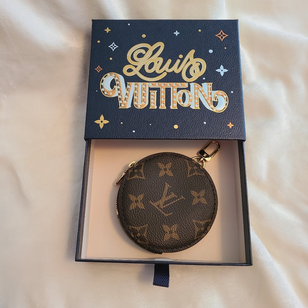 New Louis Vuitton Authentic Multi Pochette Round Coin Pouch Gold Hardware